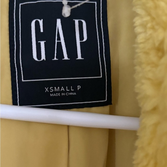 Gap extra small yellow sherpa Teddy jacket - Picture 3 of 5